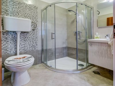 Apartment Apartment in Kaštel Sucurac with Sea View - Features photo 12