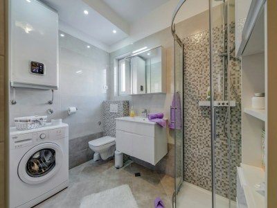 Apartment Apartment in Kaštel Sucurac with Sea View - Features photo 13