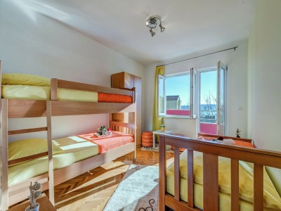 Apartment Apartment in Kaštel Sucurac with Sea View - Features photo 15