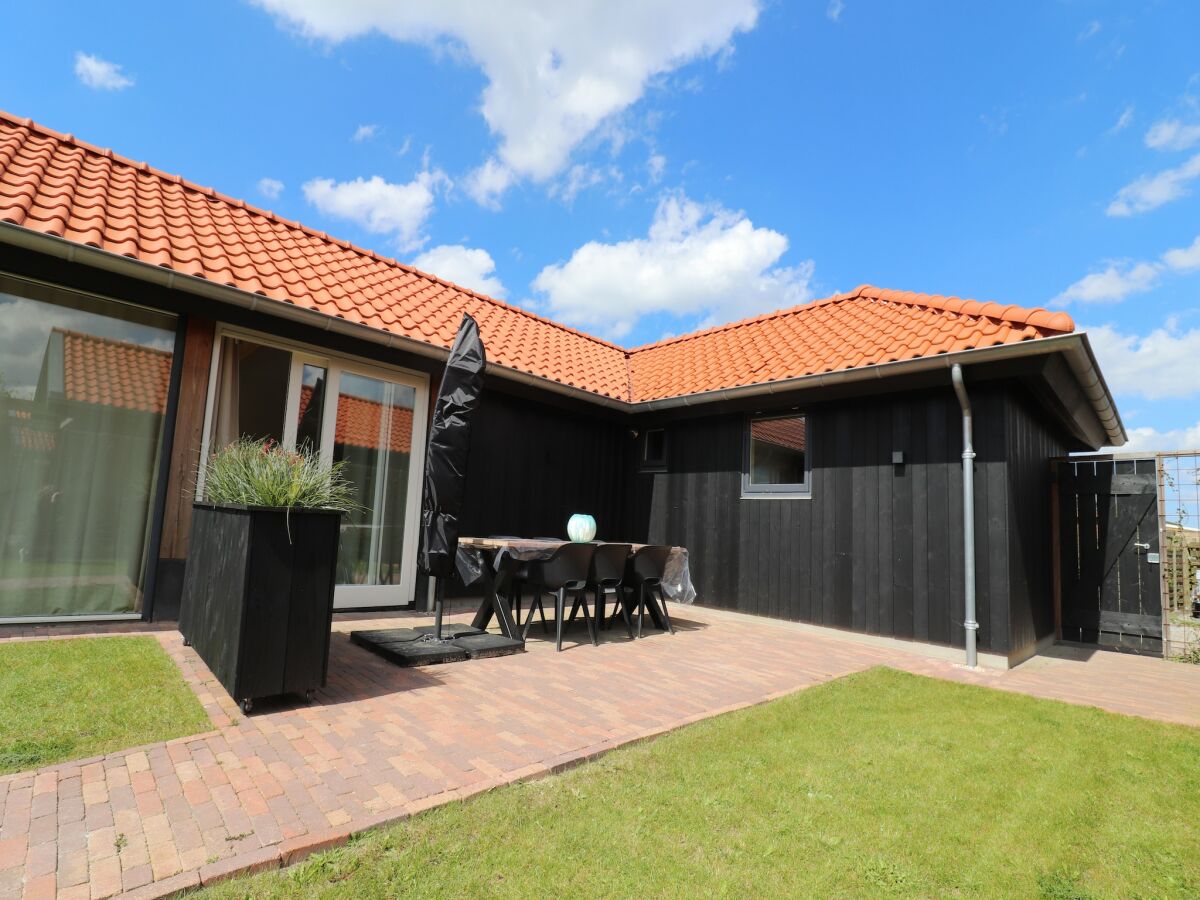 Holiday house Kleines Haus am See in Anjum - Outdoor photo 2