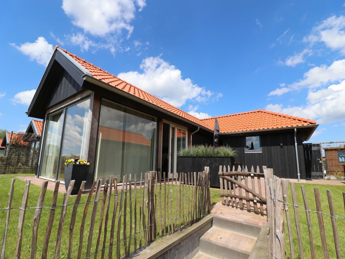 Holiday house Kleines Haus am See in Anjum - Outdoor photo 4