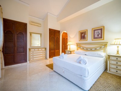 Villa luxurious heated pool - Features photo 20