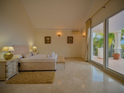 Villa luxurious heated pool - Features photo 25