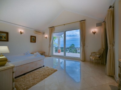 Villa luxurious heated pool - Features photo 26