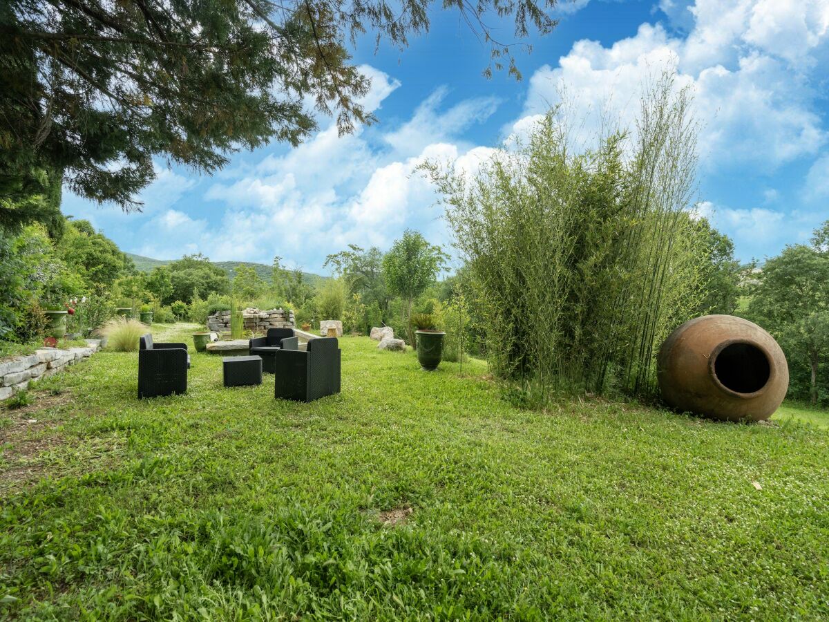 Holiday house Majestic holiday home in Laroque with hot tub - Outdoor photo 5