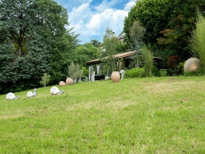 Holiday house Majestic holiday home in Laroque with hot tub - Outdoor photo 2