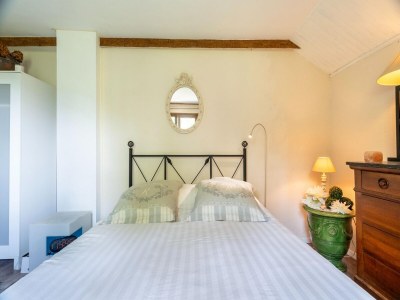 Holiday house Majestic holiday home in Laroque with hot tub - Features photo 25