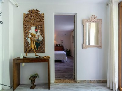 Holiday house Majestic holiday home in Laroque with hot tub - Features photo 26