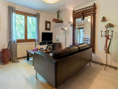 Holiday house Majestic holiday home in Laroque with hot tub - Features photo 31