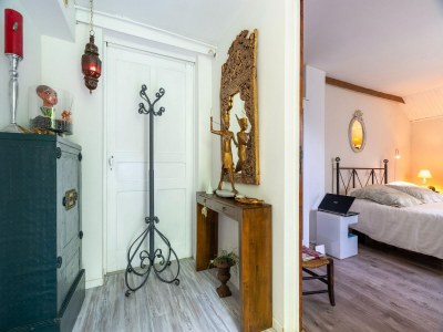 Holiday house Majestic holiday home in Laroque with hot tub - Features photo 34