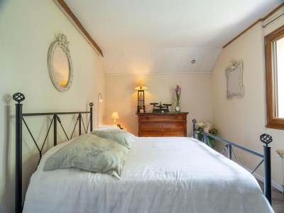 Holiday house Majestic holiday home in Laroque with hot tub - Features photo 36