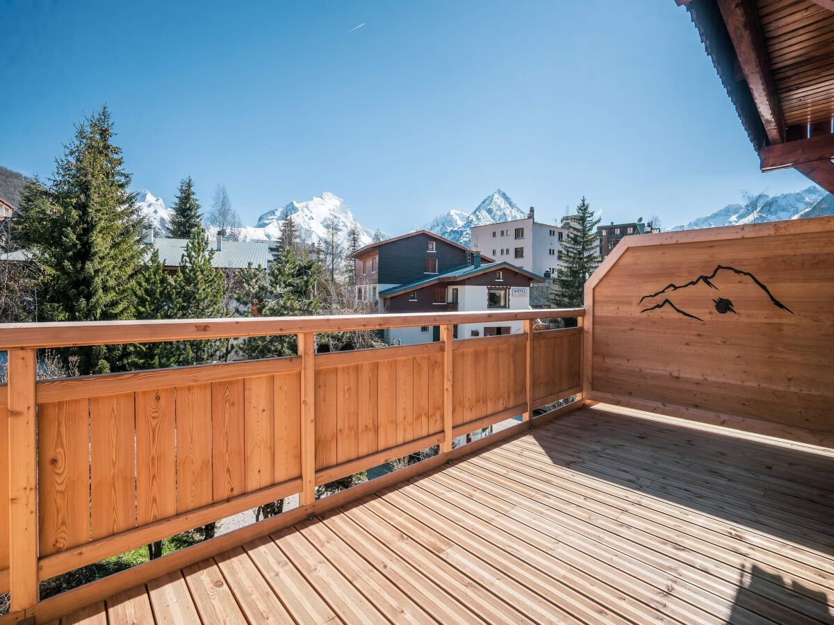 Chalet Chalet in Les Deux Alpes near Ski Lift - Outdoor photo 2