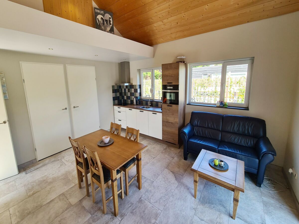 Holiday house Beachside Getaway with Garden & barbecue