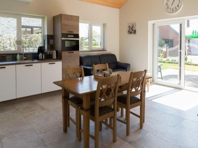 Holiday house Beachside Getaway with Garden & barbecue - Features photo 10