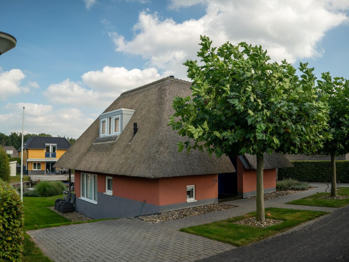 Holiday park Comfortable Waterfront Park Retreat - Outdoor photo 2