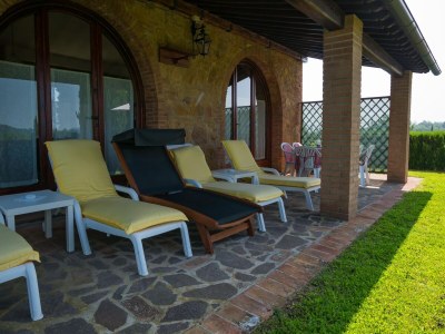 Holiday house Villa with terrace and pool - Outdoor photo 8