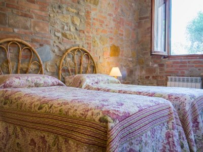 Apartment Rustic Retreat in Tuscany with Pool - Features photo 32