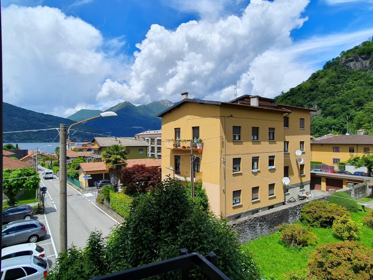 Apartment Holiday Home by Lake in Maccagno - Outdoor photo 5