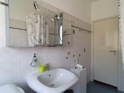 Apartment Holiday Home by Lake in Maccagno - Features photo 29