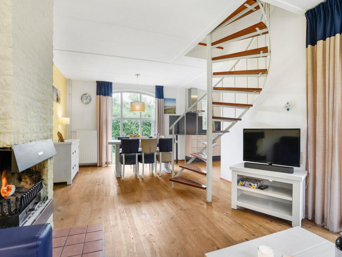 Holiday park Spacious Home with Garden - Features photo 5