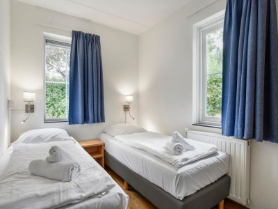 Holiday park Spacious Home with Garden - Features photo 9