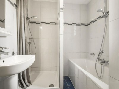 Holiday park Spacious Home with Garden - Features photo 11