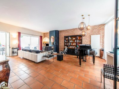 Cottage Mansion with Swimming Pool - Features photo 10