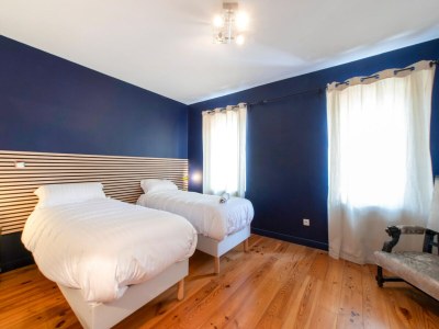 Cottage Mansion with Swimming Pool - Features photo 14