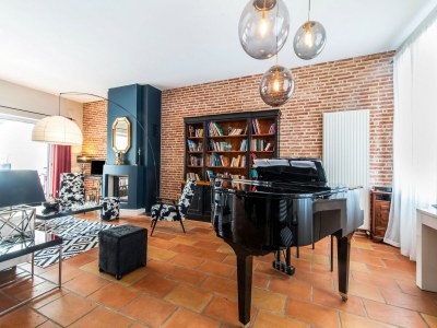 Cottage Mansion with Swimming Pool - Features photo 17