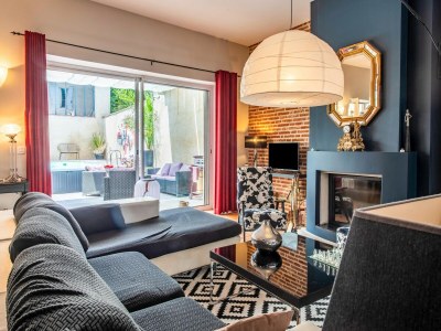 Cottage Mansion with Swimming Pool - Features photo 26