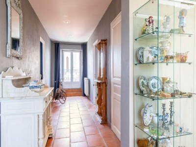 Cottage Mansion with Swimming Pool - Features photo 33