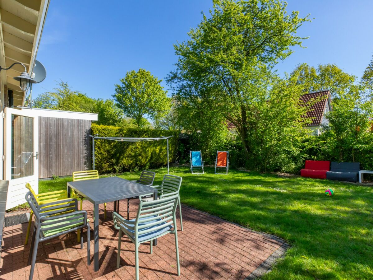 Holiday house Bungalow near Dutch Beach with Garden - Outdoor photo 2