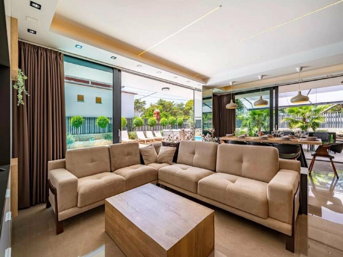 Villa Villa Omega - Four Bedroom Villa with Swimming Pool