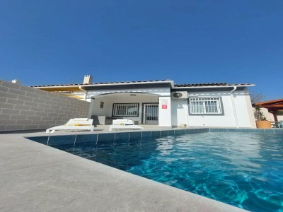 Holiday house Lavish holiday home with private pool - Outdoor photo 8