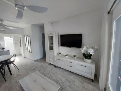 Holiday house Lavish holiday home with private pool - Features photo 10