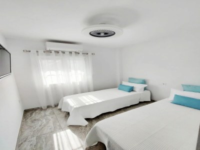 Holiday house Lavish holiday home with private pool - Features photo 17