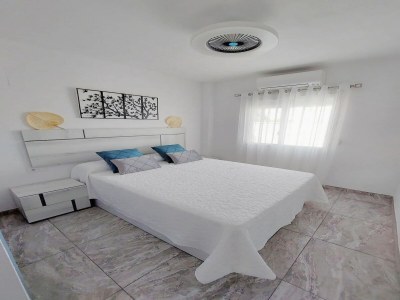 Holiday house Lavish holiday home with private pool - Features photo 19