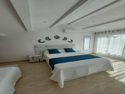 Holiday house Lavish holiday home with private pool - Features photo 21