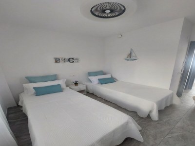 Holiday house Lavish holiday home with private pool - Features photo 27