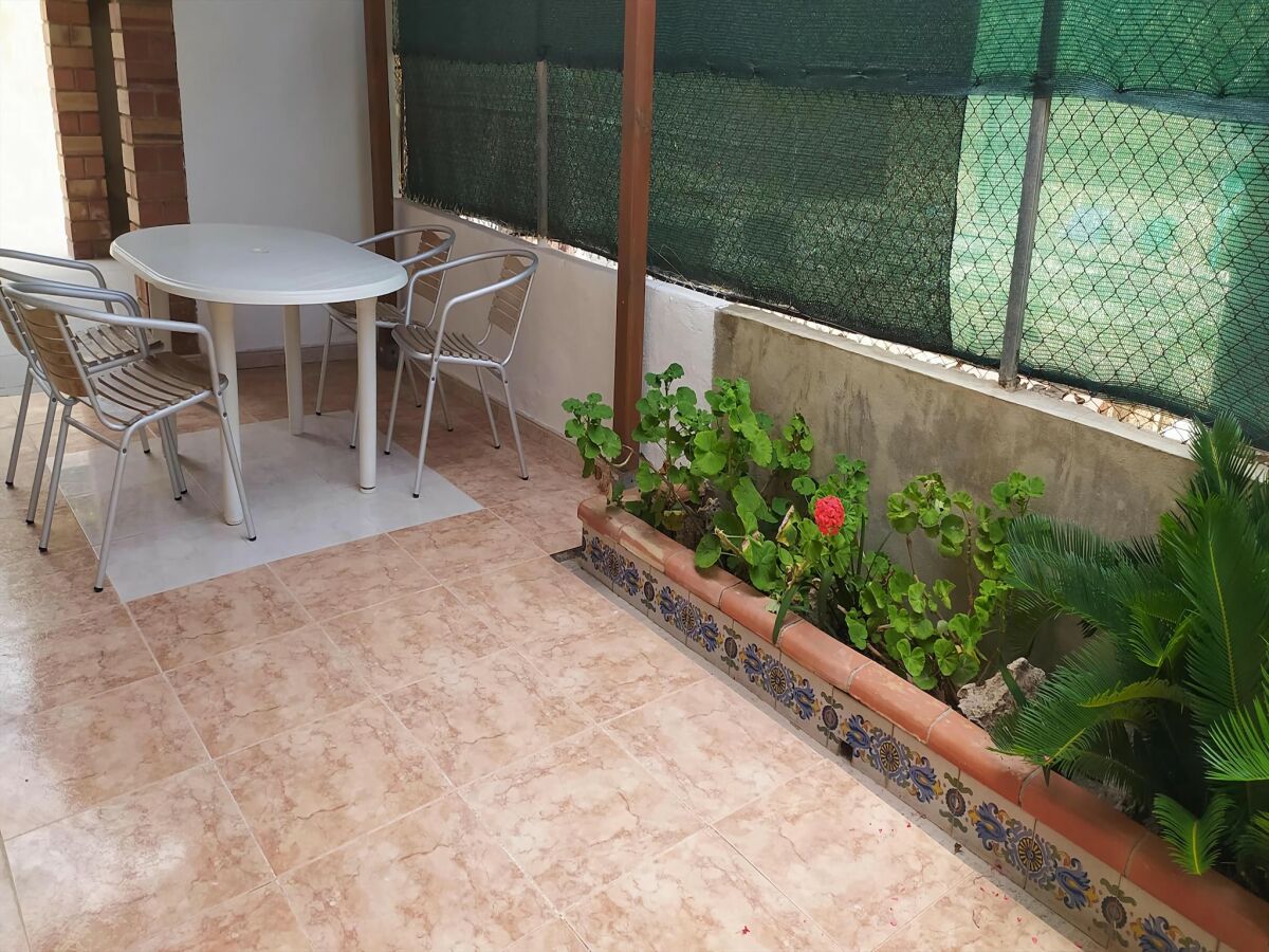 Apartment Apartment near Beach with Serene Garden - Outdoor photo 2