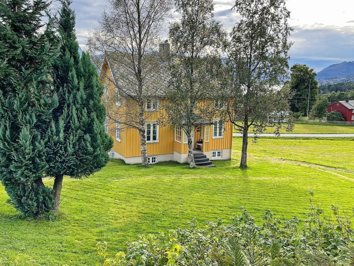 Holiday house 6 person holiday home in AVERØY-By Traum - Outdoor photo 3