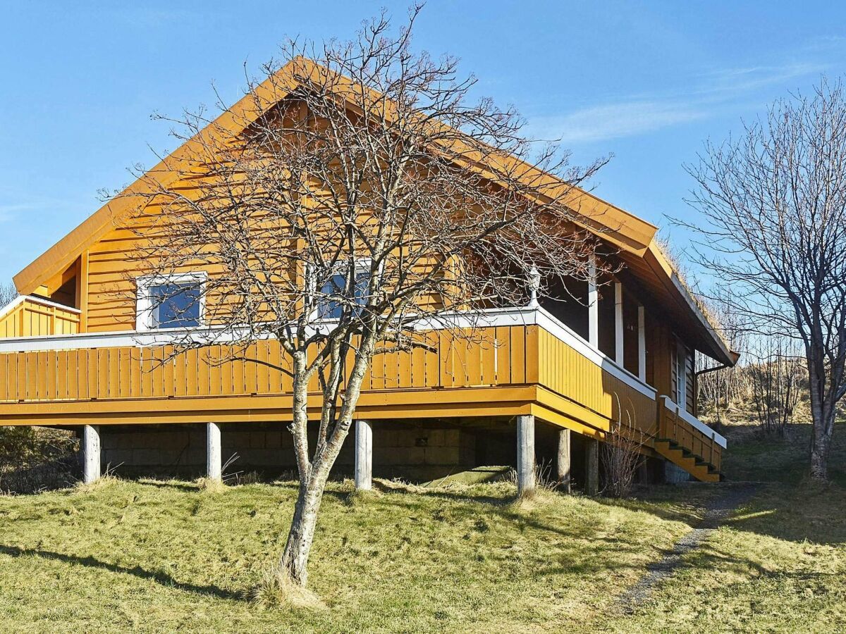Holiday house 6 person holiday home in Aukra