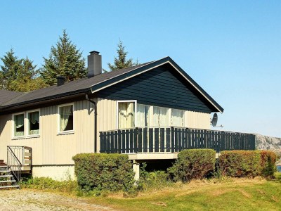 Holiday house 12 Personen Ferienhaus in Kvenvær - Outdoor photo 6