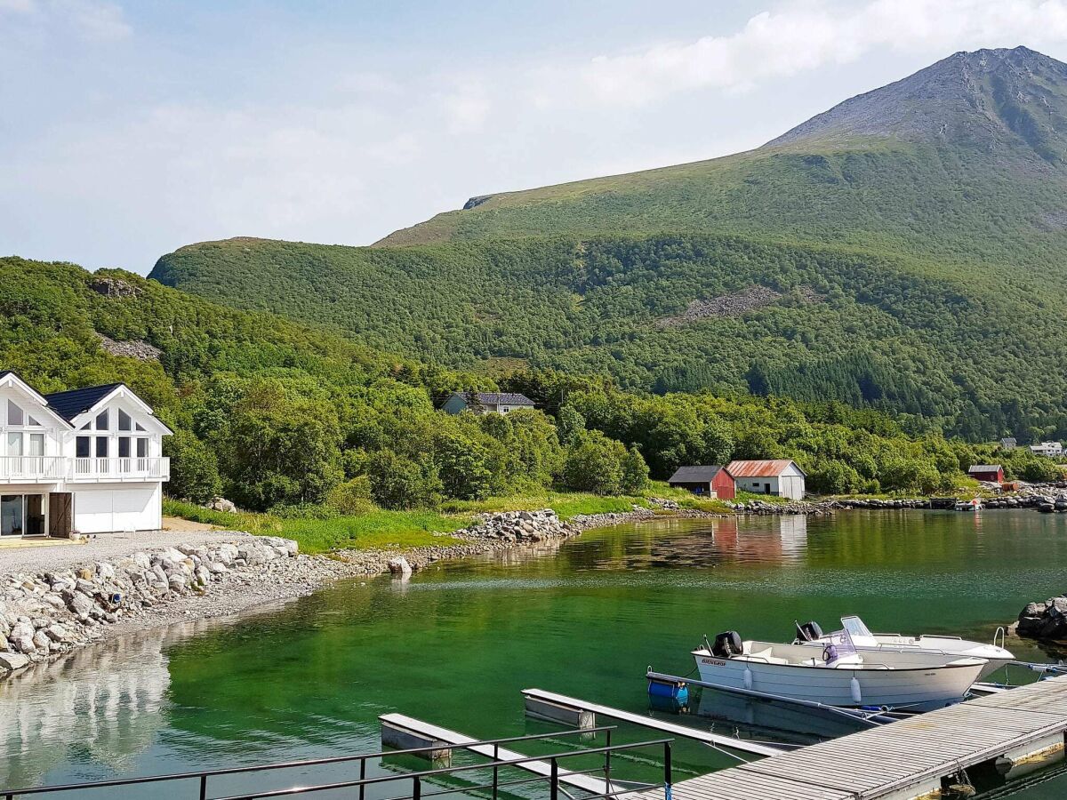 Holiday house 10 person holiday home in Brattvåg - Outdoor photo 3