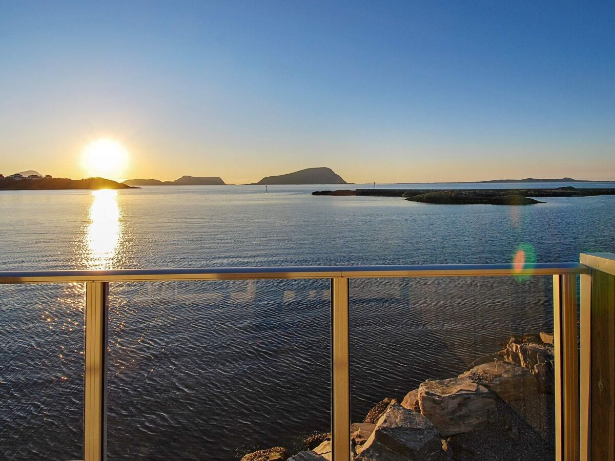 Holiday house 10 person holiday home in Brattvåg