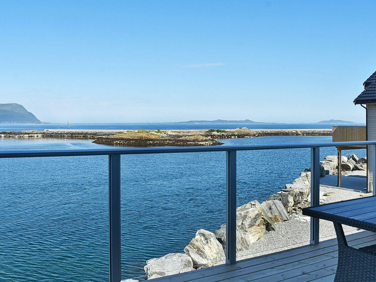 Holiday house 10 person holiday home in Brattvåg - Outdoor photo 3