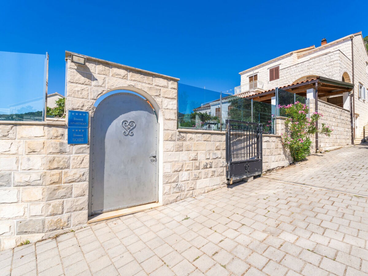 Apartment Beachfront Apartment house Hon with pool - Outdoor photo 2