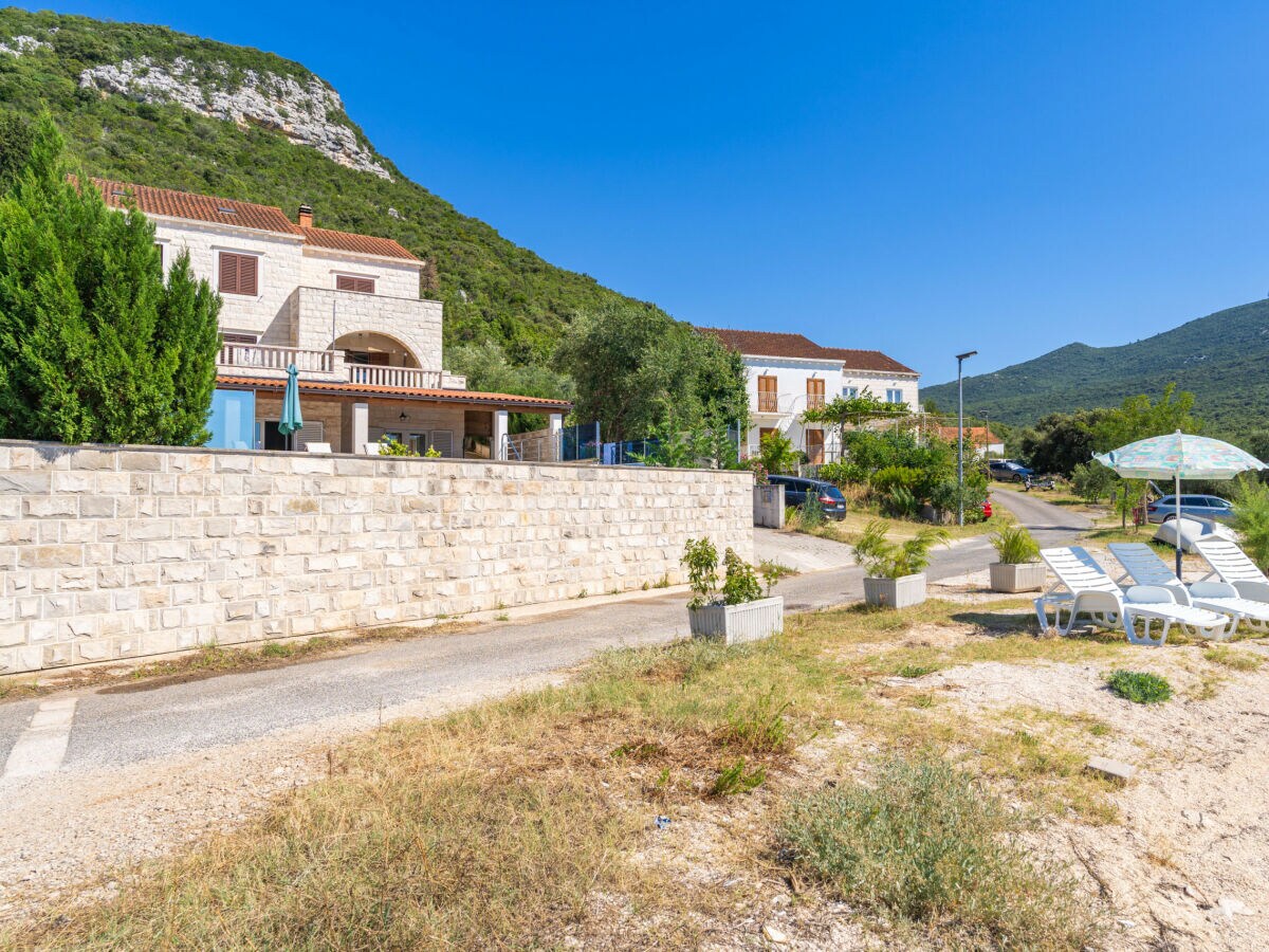 Apartment Beachfront Apartment house Hon with pool - Outdoor photo 3