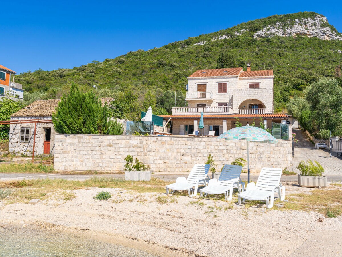 Apartment Beachfront Apartment house Hon with pool - Outdoor photo 4