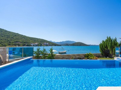 Apartment Beachfront Apartment house Hon with pool - Outdoor photo 6